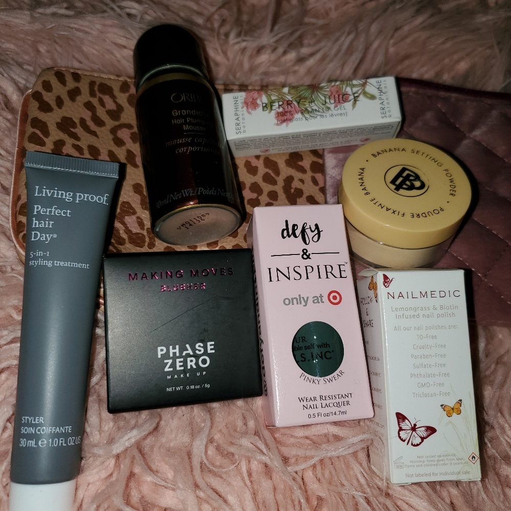 Makeup Bundle - Picture 3 of 4